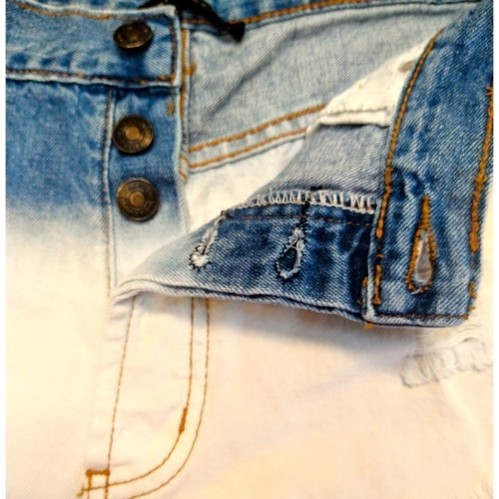 Signature 8 distressed Multi Color RIVET Jean Short Size Large - Picture 7 of 12